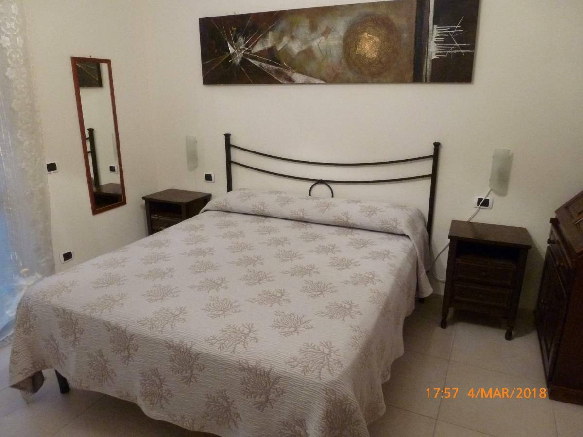 Emozioni D'Estate Bed & Breakfast พูลา ภายนอก รูปภาพ